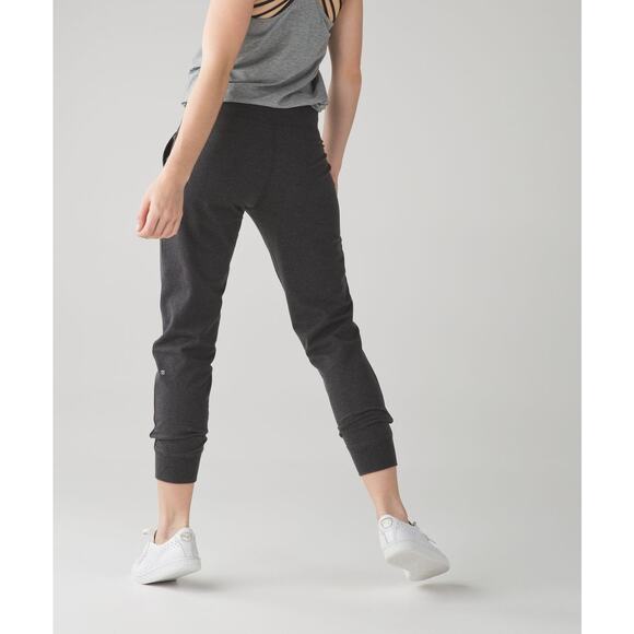 Lululemon Comfy as Sweat Gray Joggers Sz 6 - Picture 2 of 11